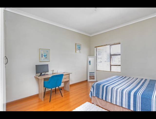 4 BEDROOM FREEHOLD FOR SALE IN BRAMLEY